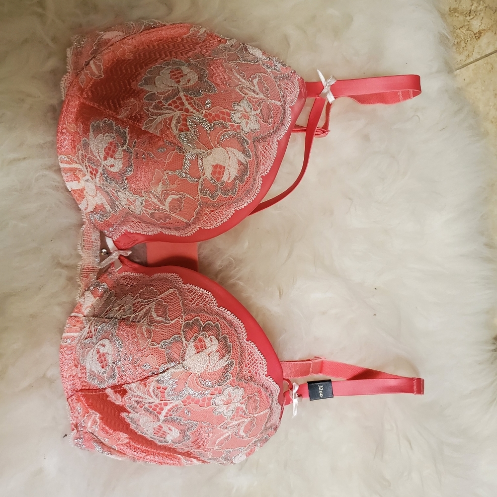 SOLD 🤑 New designer bra Victoria's secret